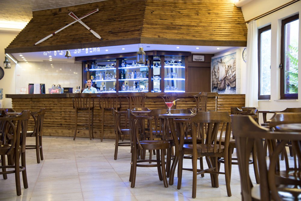 SAILOR'S BEACH CLUB photo 1