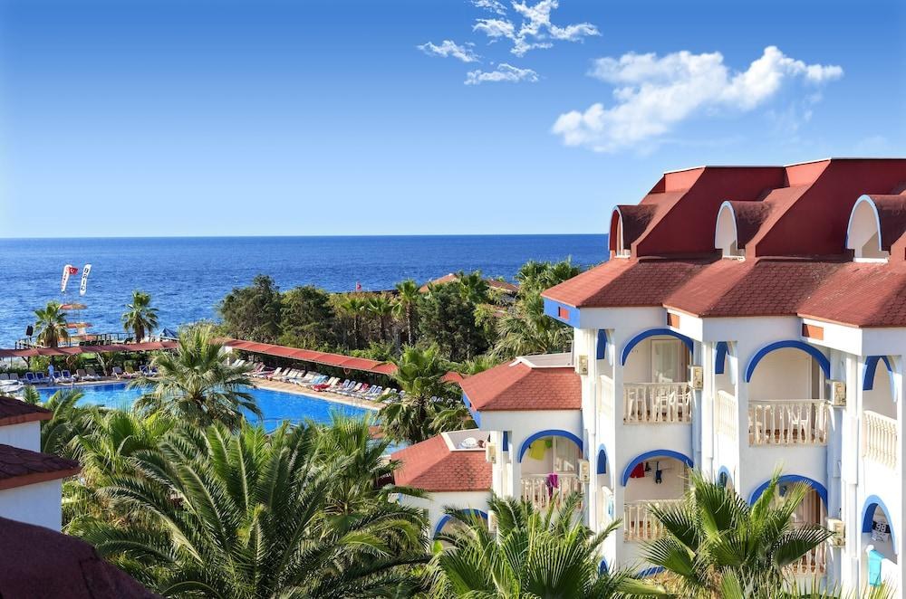 SAILOR'S BEACH CLUB photo 4