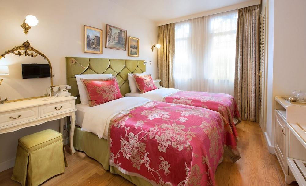 VALIDE SULTAN KONAGI photo 4