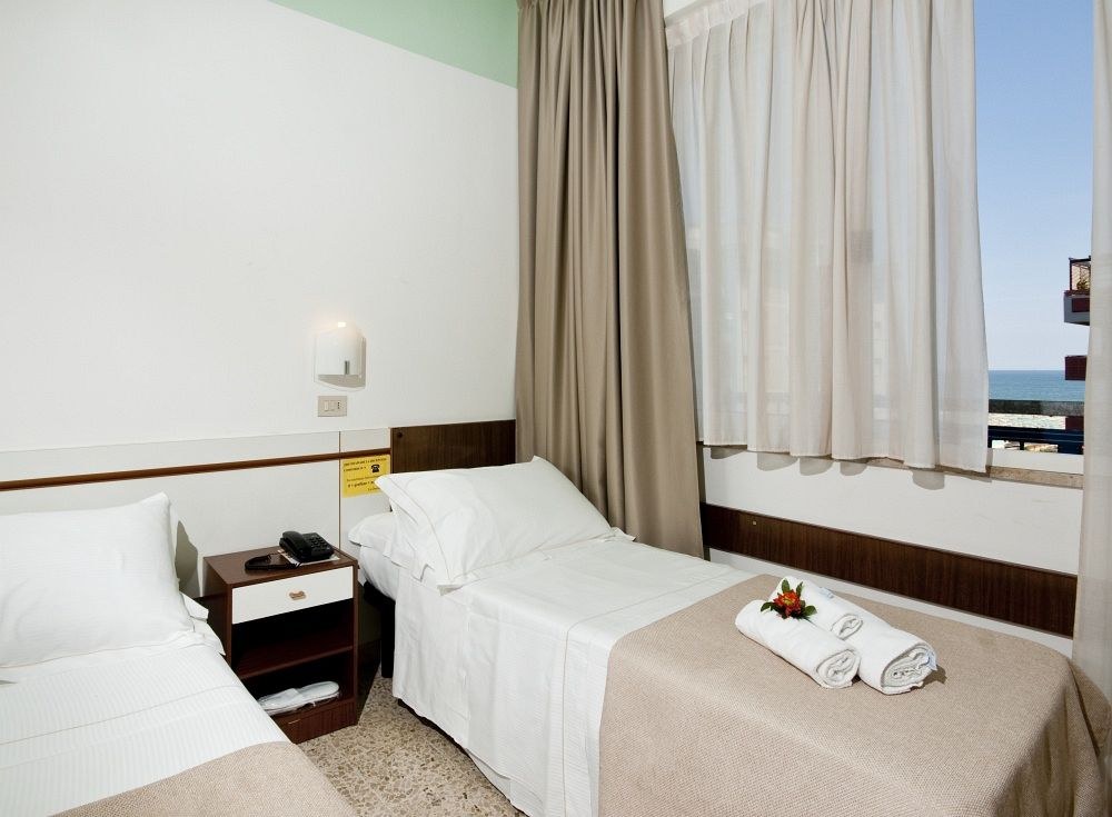 HOTEL LA PERLA photo 2