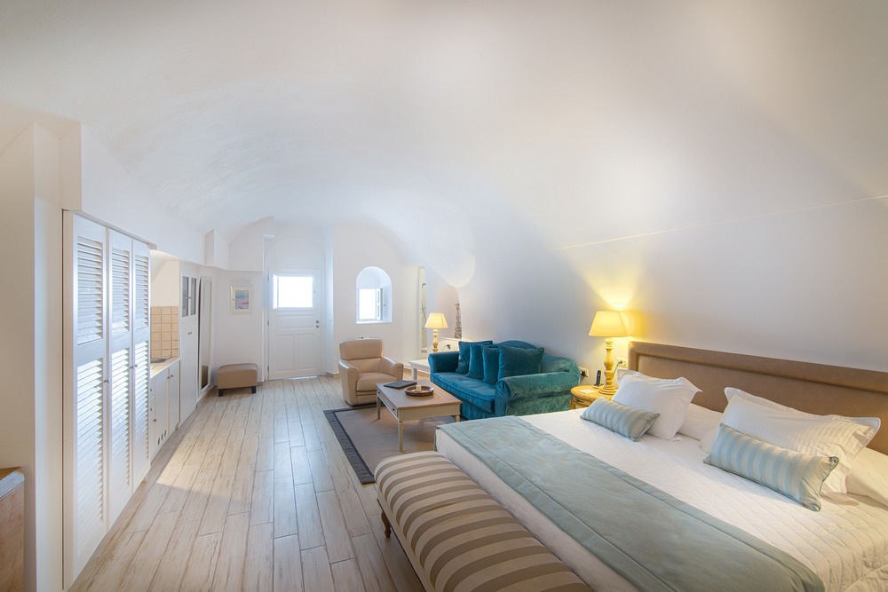 AQUA LUXURY SUITES