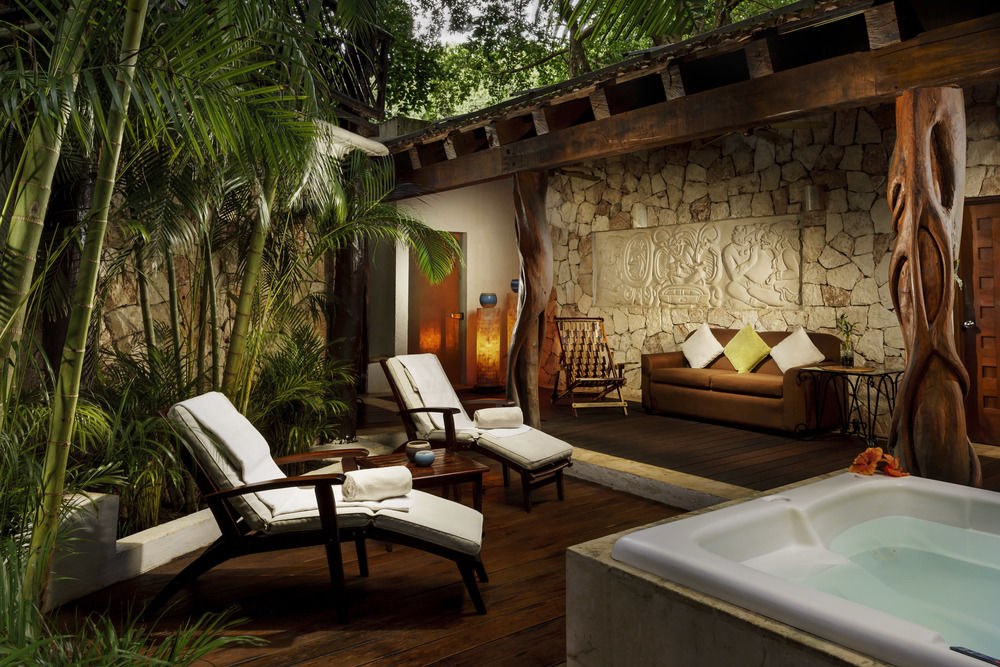 THE REEF PLAYACAR