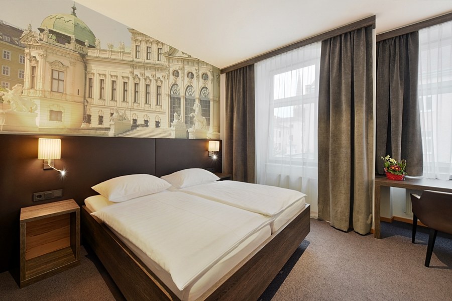 HOTEL LUCIA