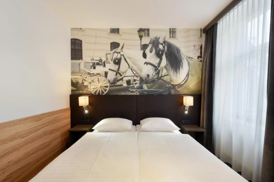 HOTEL LUCIA photo 2