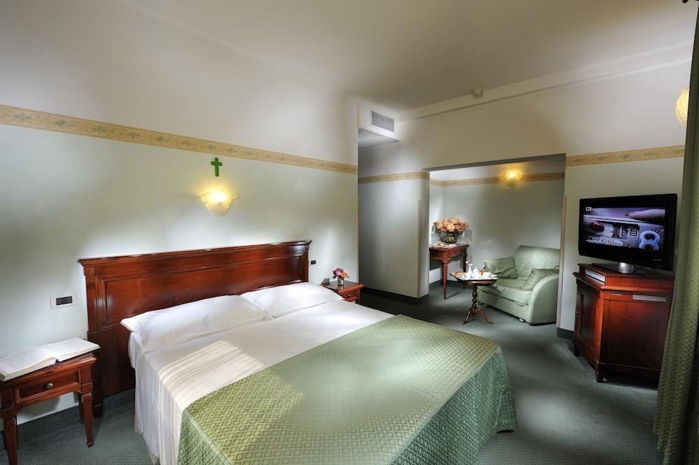 RUSSO PALACE HOTEL photo 2
