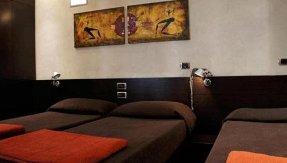 HOTEL ACCADEMIA photo 4