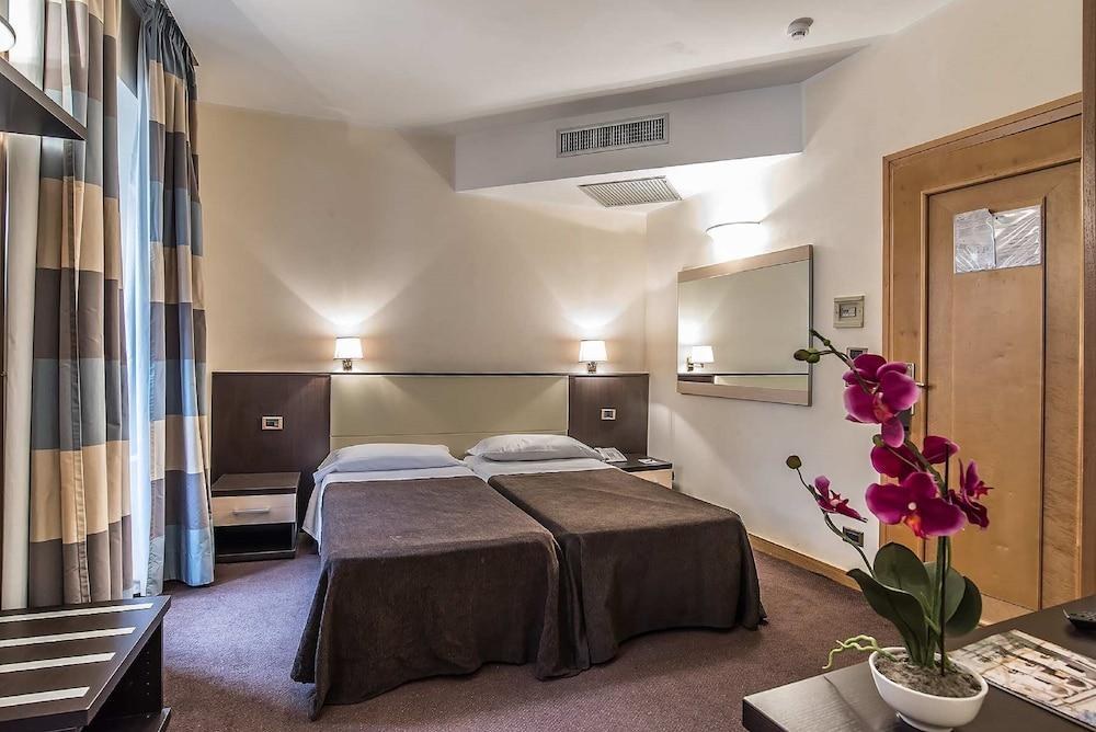 HOTEL TRITONE photo 3
