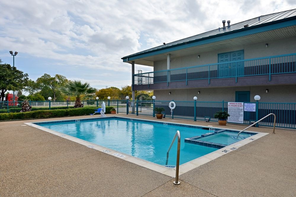 AMERICAS BEST VALUE INN FORT WORTH
