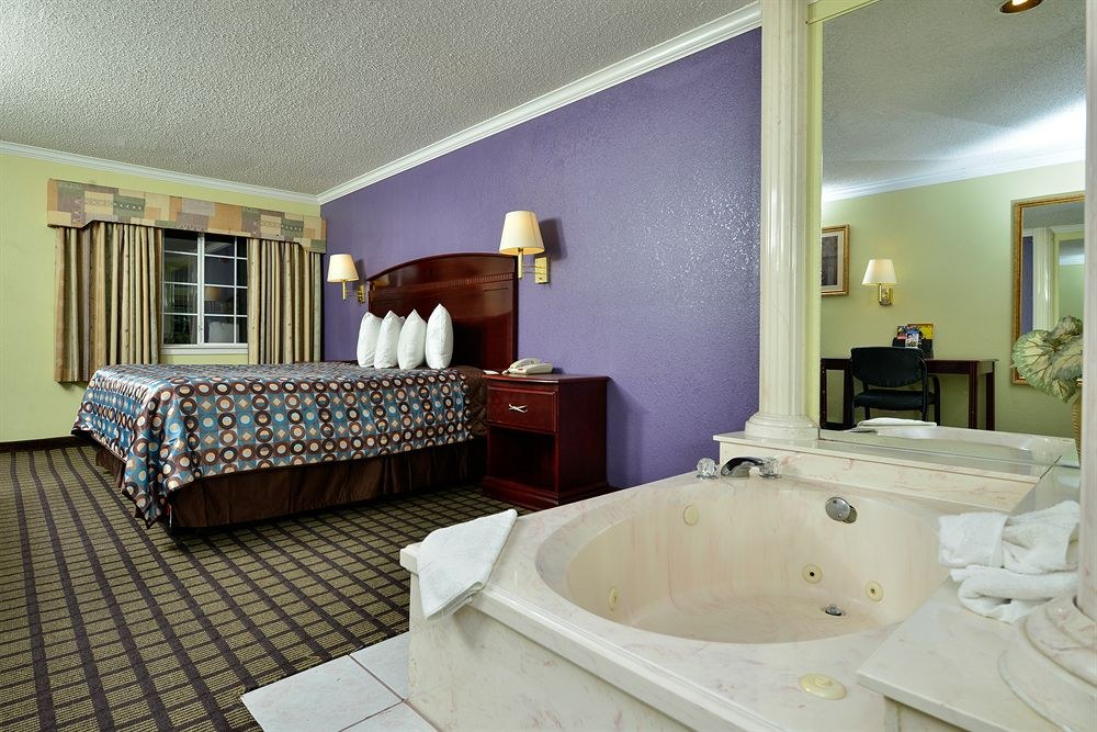 AMERICAS BEST VALUE INN FORT WORTH photo 1