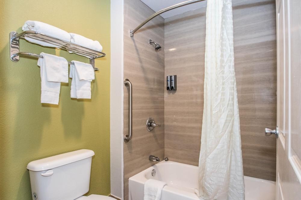 AMERICAS BEST VALUE INN FORT WORTH photo 3