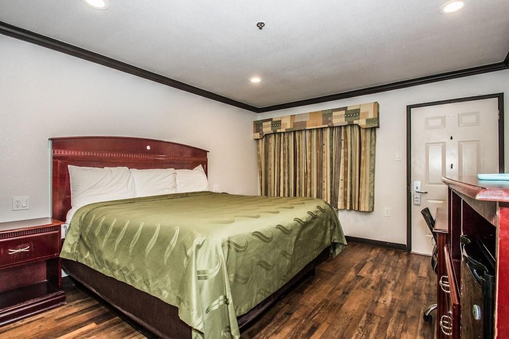 AMERICAS BEST VALUE INN FORT WORTH photo 4