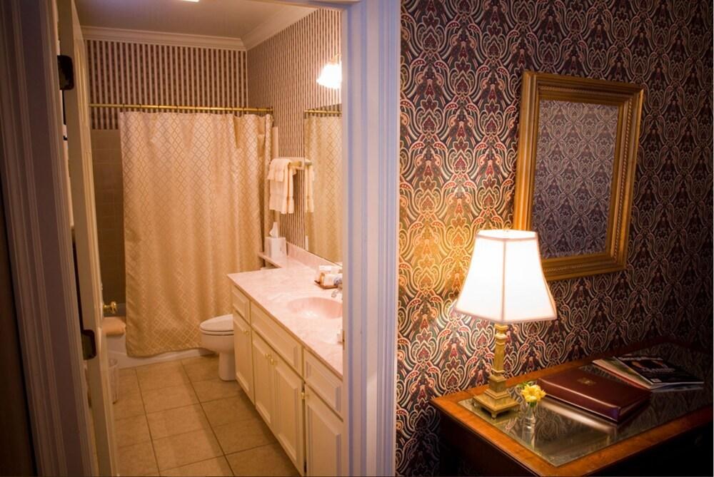 1842 Inn photo 1