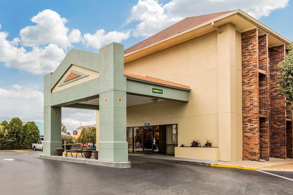 QUALITY INN OPRYLAND AREA photo 2