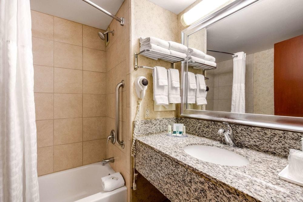 QUALITY INN OPRYLAND AREA photo 4