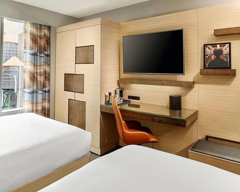 Hilton Garden Inn New York Times Square North photo 2