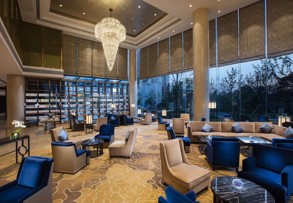 Hilton Wuhan Riverside photo 2
