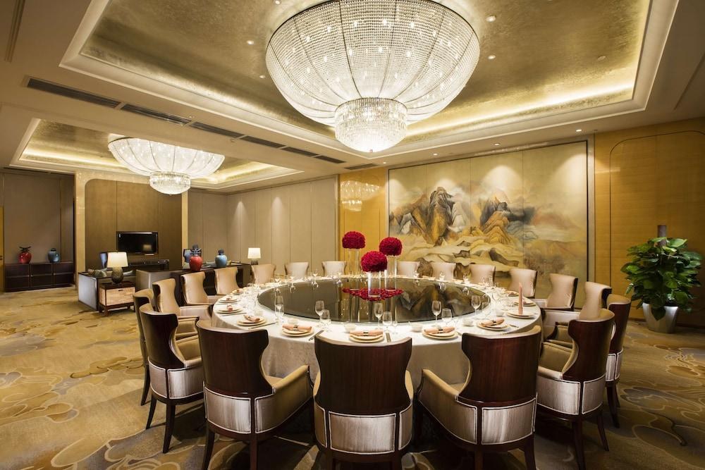 Hilton Wuhan Riverside photo 3