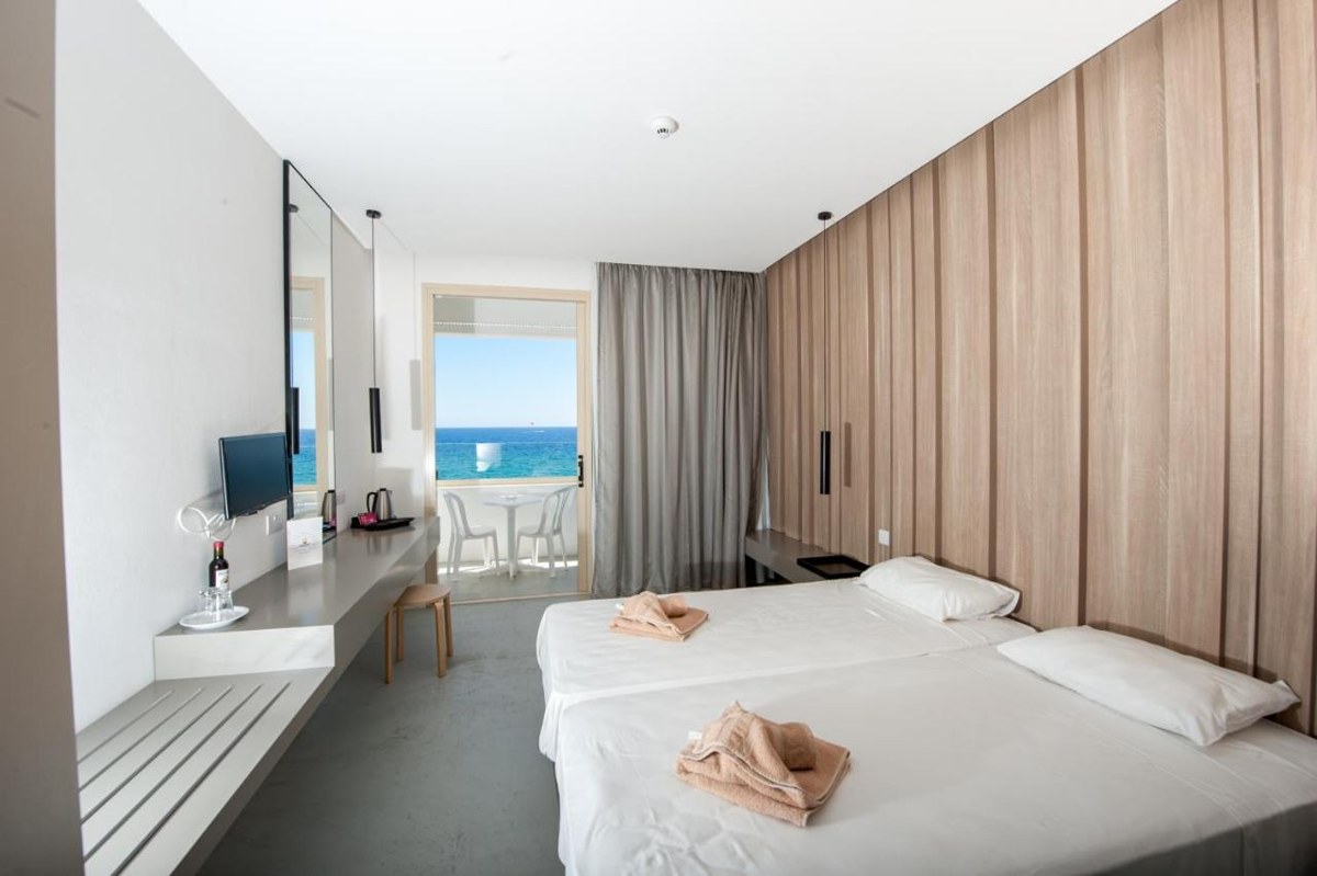 PIERE ANNE BEACH HOTEL photo 2