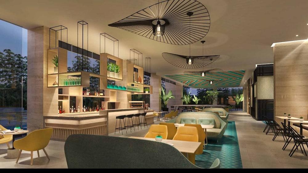 HOLIDAY INN EXPRESS NEWPORT CITY photo 2