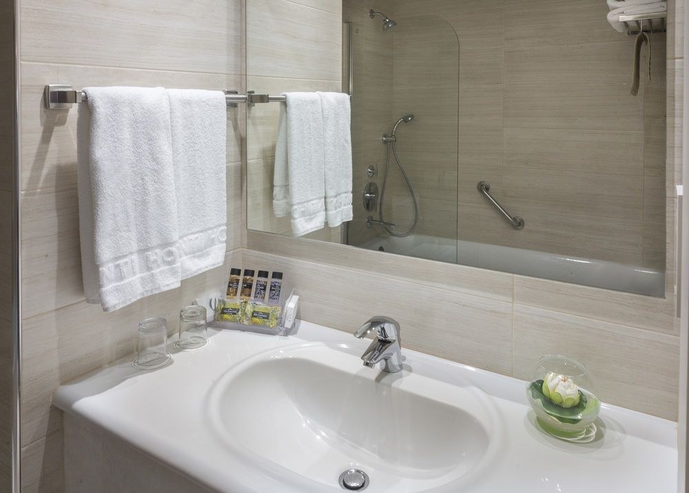 AVANTI HOTEL photo 1