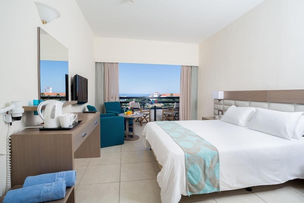 AVANTI HOTEL photo 2