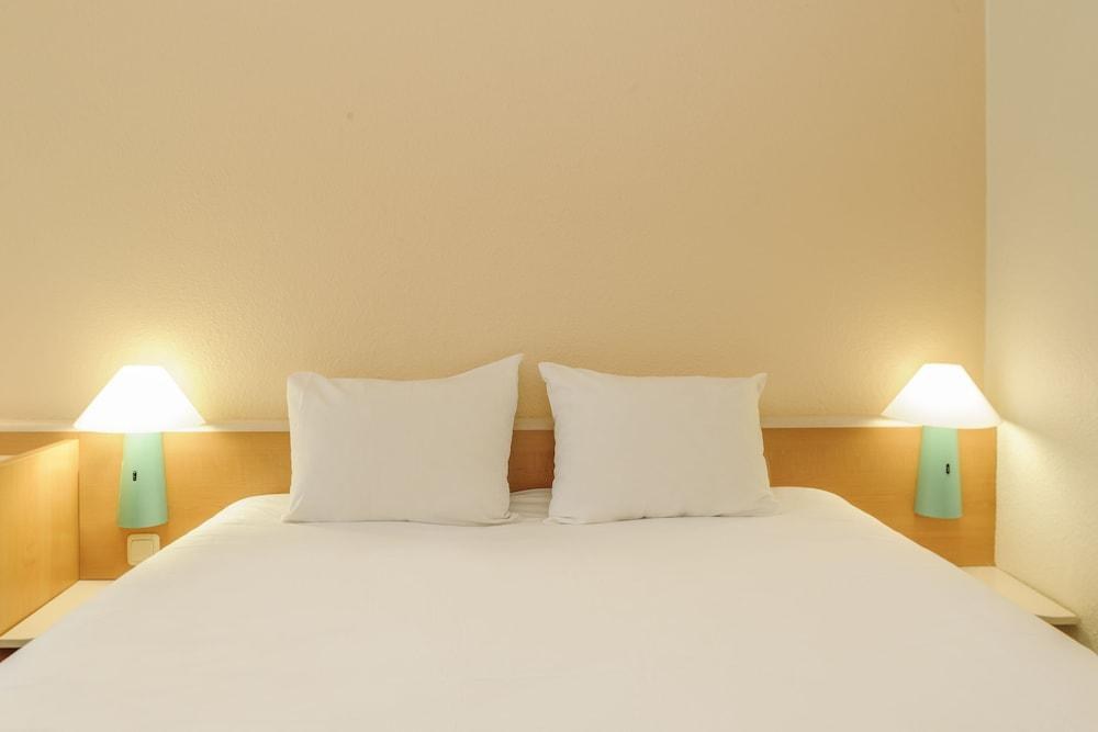IBIS BARCELONA MOLLET photo 2