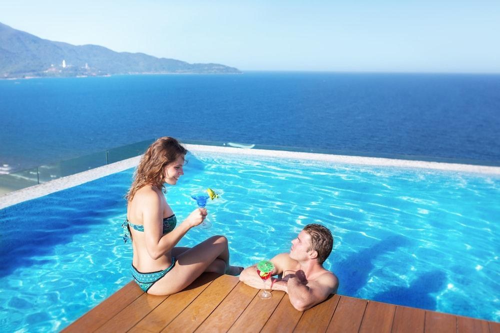 A La Carte Da Nang Beach Hotel photo 2
