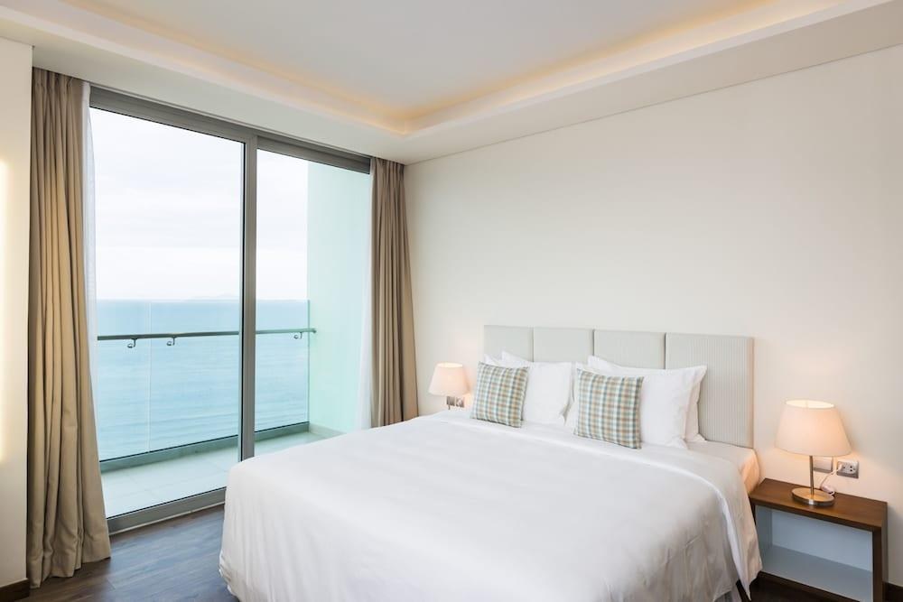 A La Carte Da Nang Beach Hotel photo 3