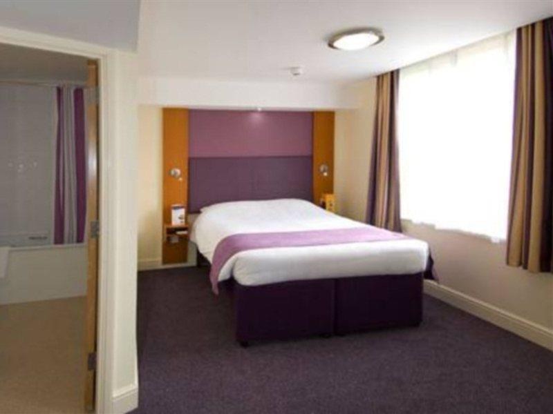 Premier Inn London Hanger Lane photo 1