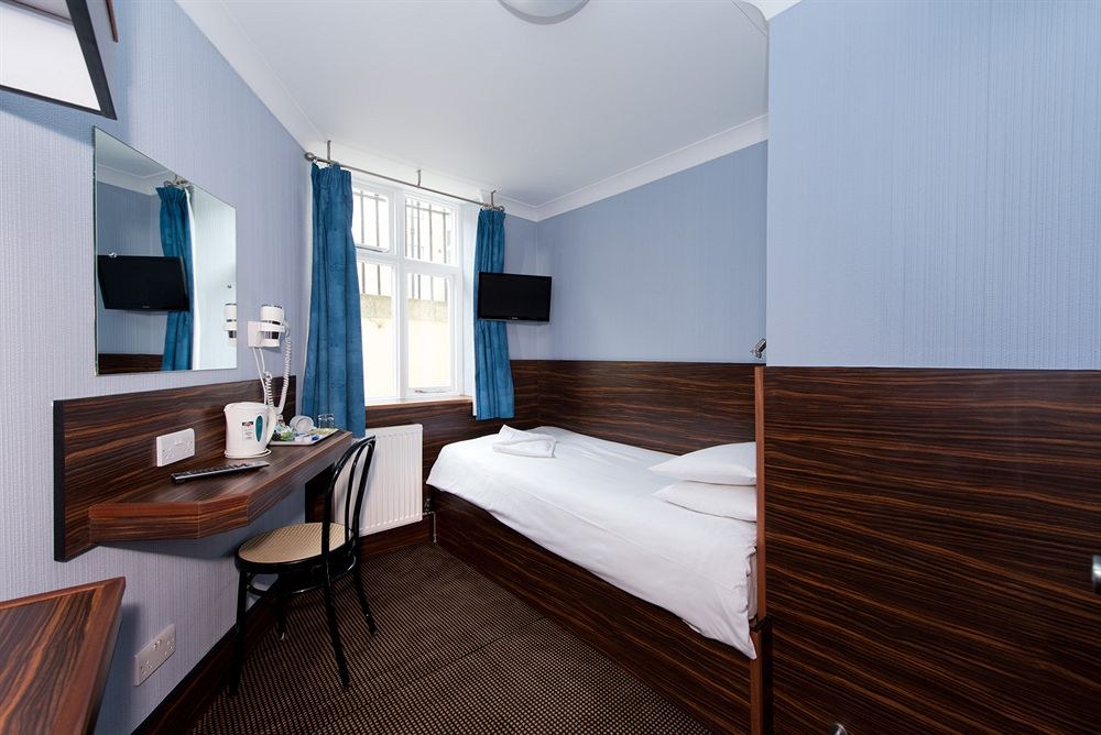 Crestfield Hotel