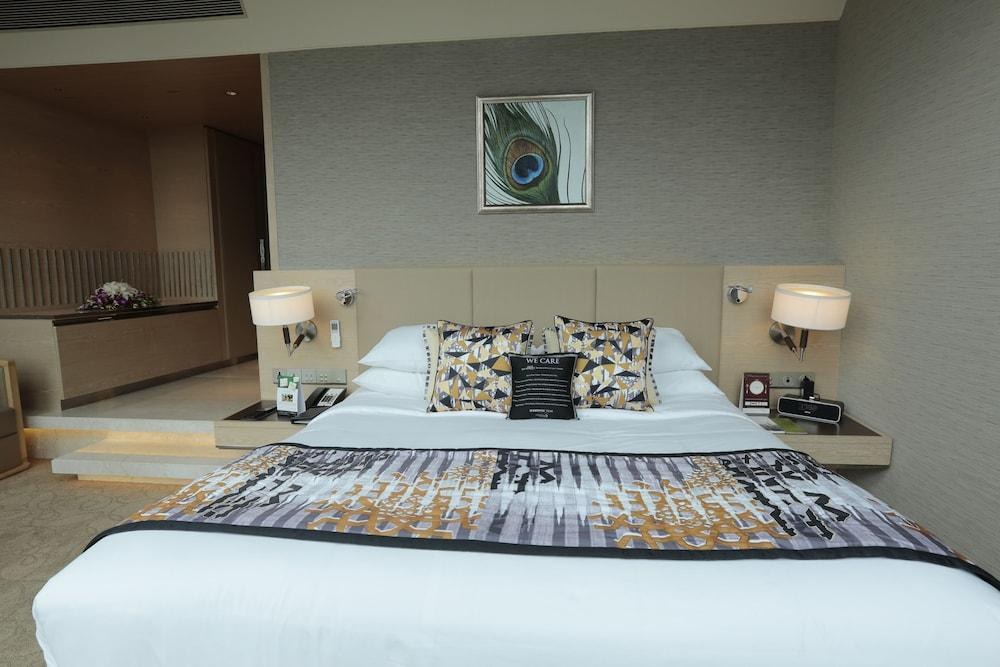 SAHARA STAR photo 3