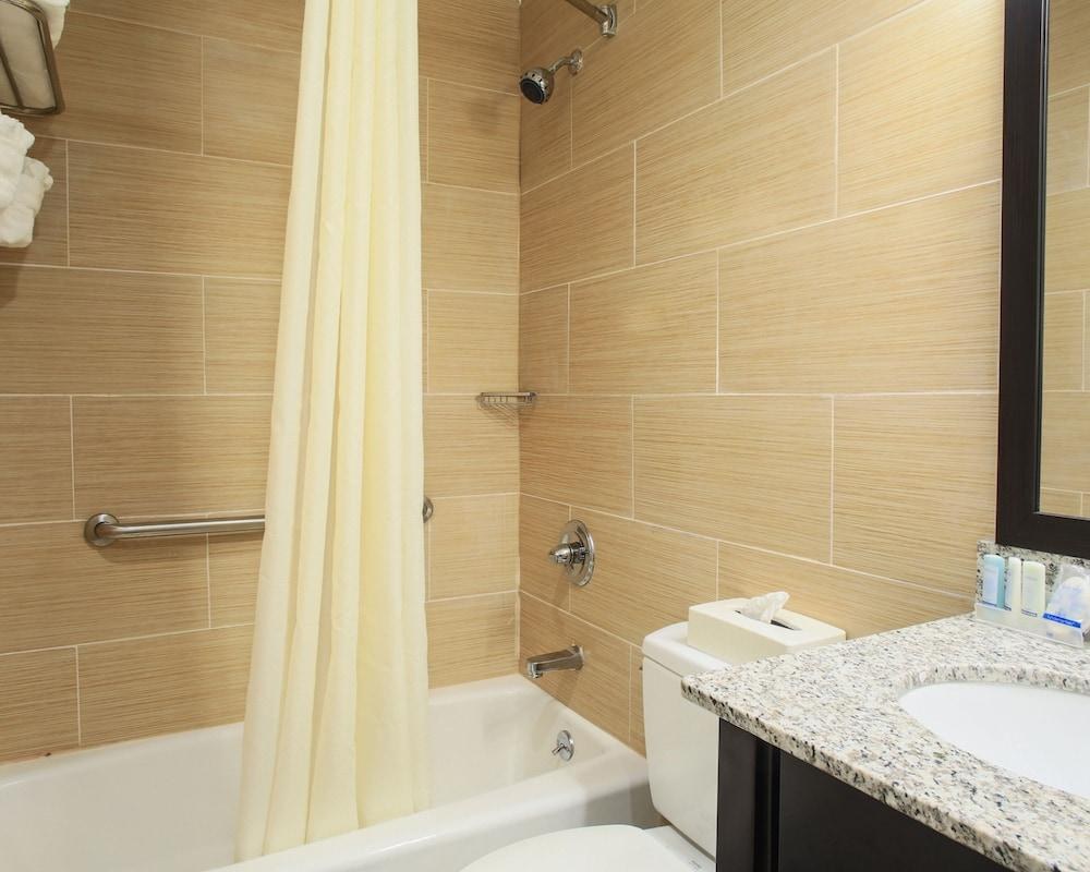 Days Inn by Wyndham Brooklyn Borough Park photo 3