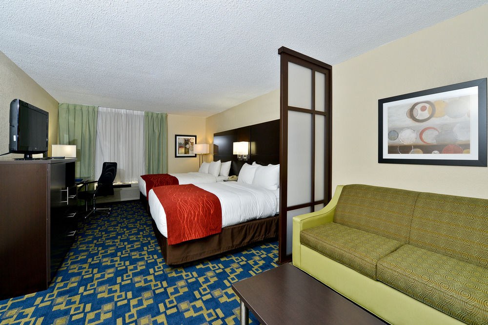 COMFORT INN AND SUITES CONVENTION CENTER