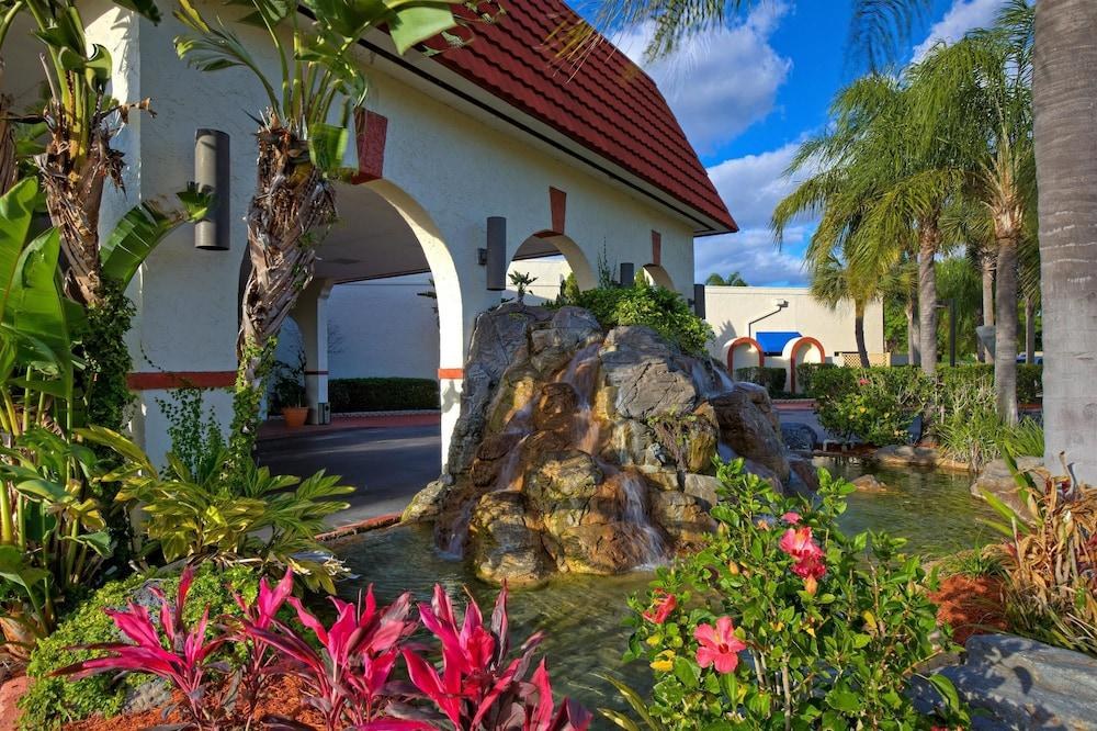 MAINGATE LAKESIDE RESORT photo 4