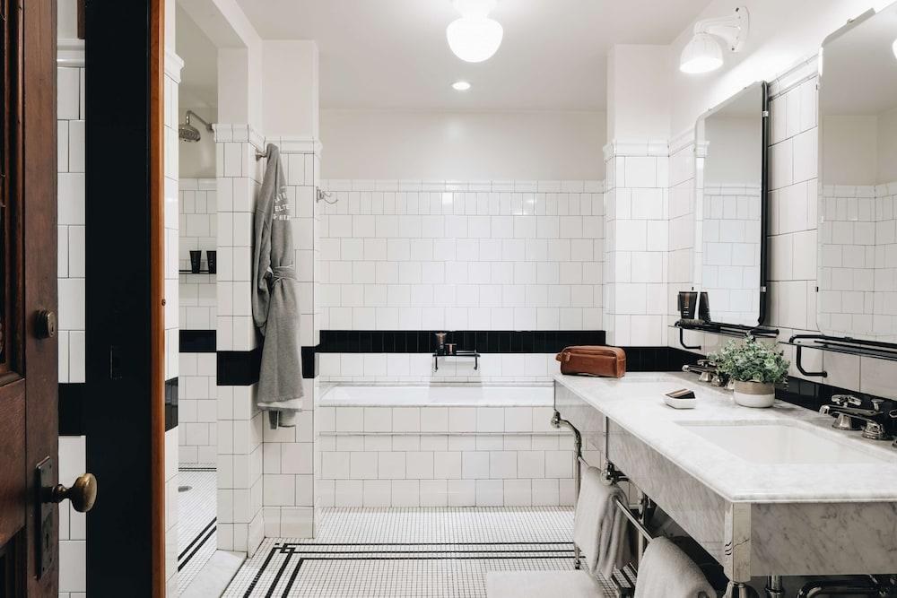 Chicago Athletic Association Hotel photo 2