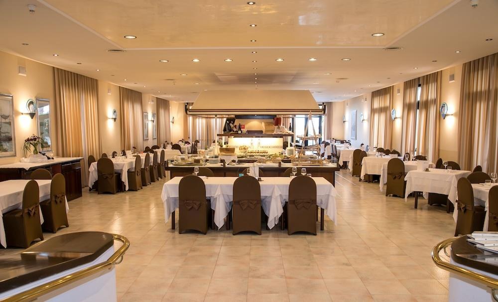 Excelsior Hotel photo 2