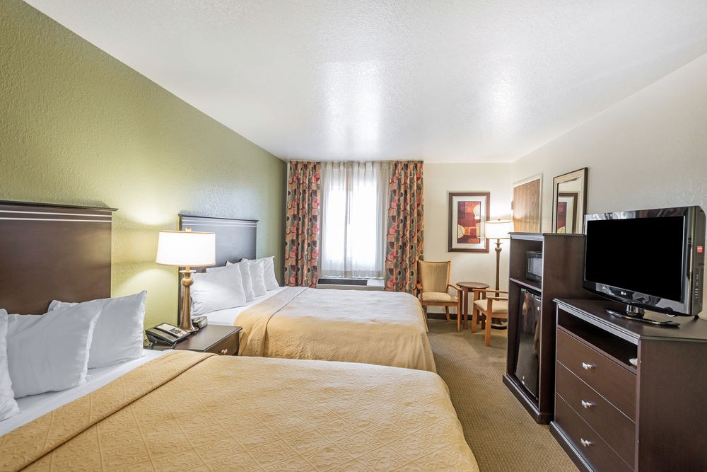 QUALITY INN AND SUITES DENVER INT'L ARPT photo 1