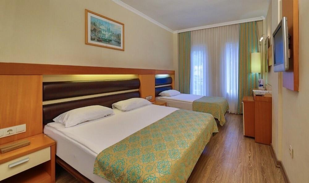 Crystal Flora Beach Resort photo 3