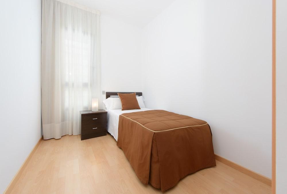 Madrid Airport Suites Affiliated by Meliá photo 2