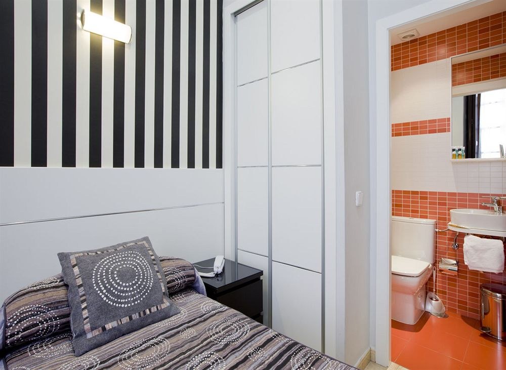 HOSTAL CASTILLA II PUERTA DEL SOL photo 1