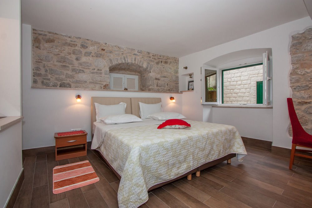 GARDEN APARTMENT HOTEL