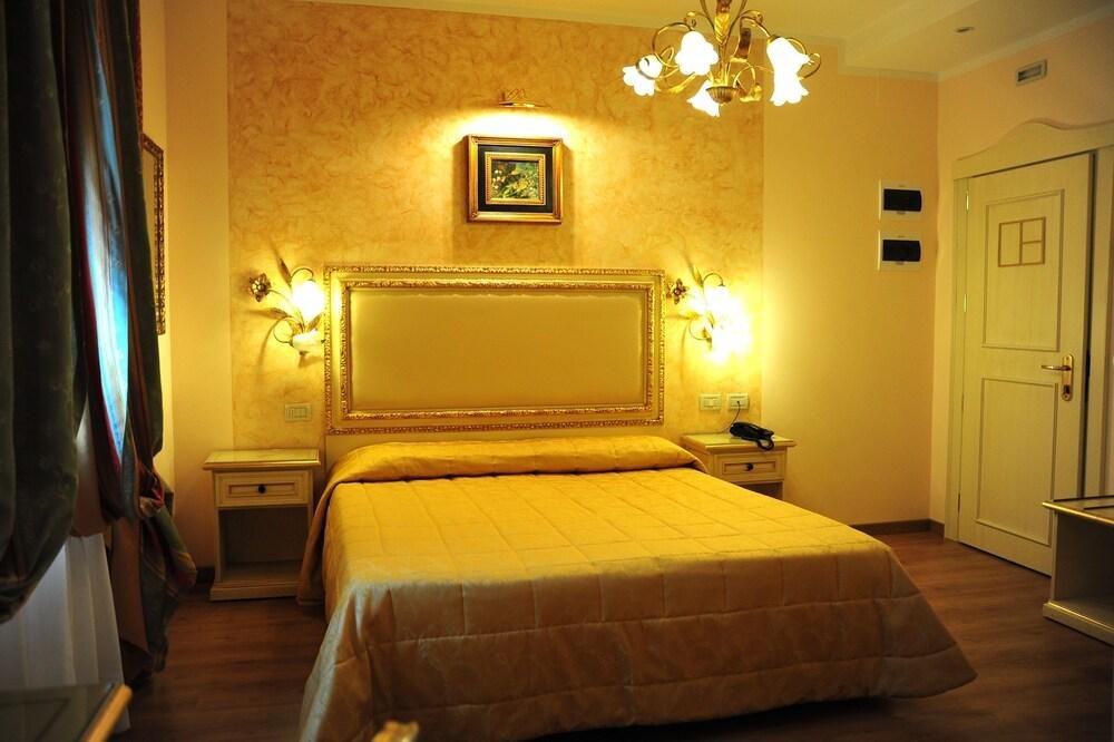 Viktoria Palace Hotel photo 4