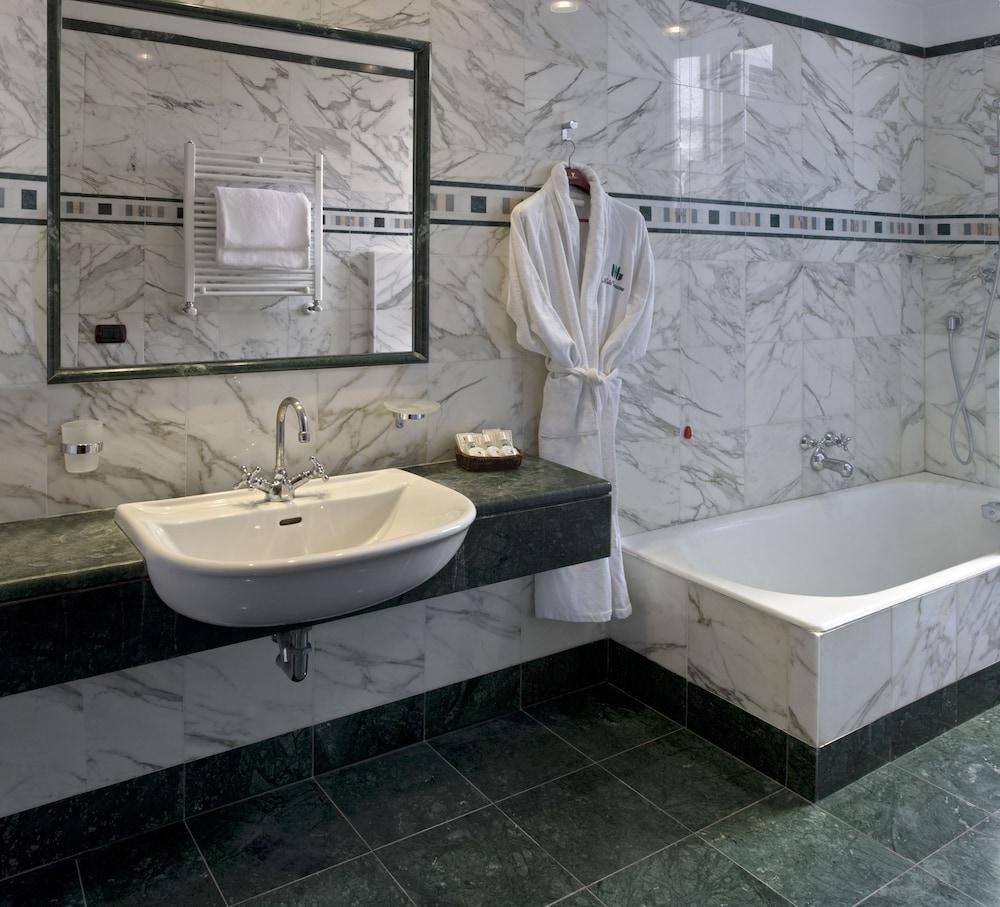 HOTEL GENOVA photo 4