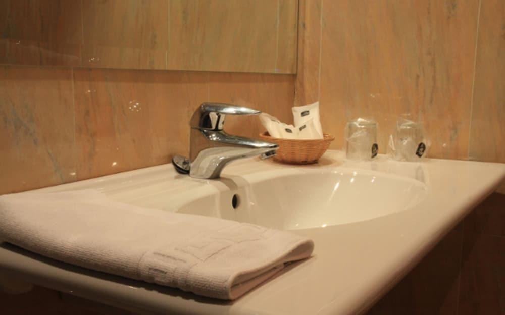 Hotel Villa de Barajas photo 4