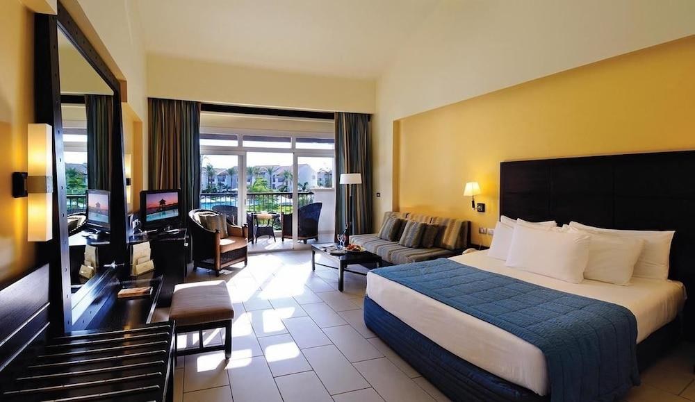 REEF OASIS BLUE BAY RESORT & S photo 2