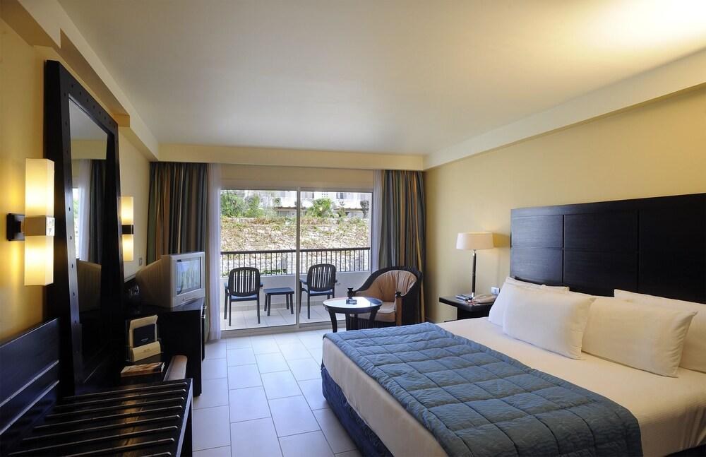 REEF OASIS BLUE BAY RESORT & S photo 3