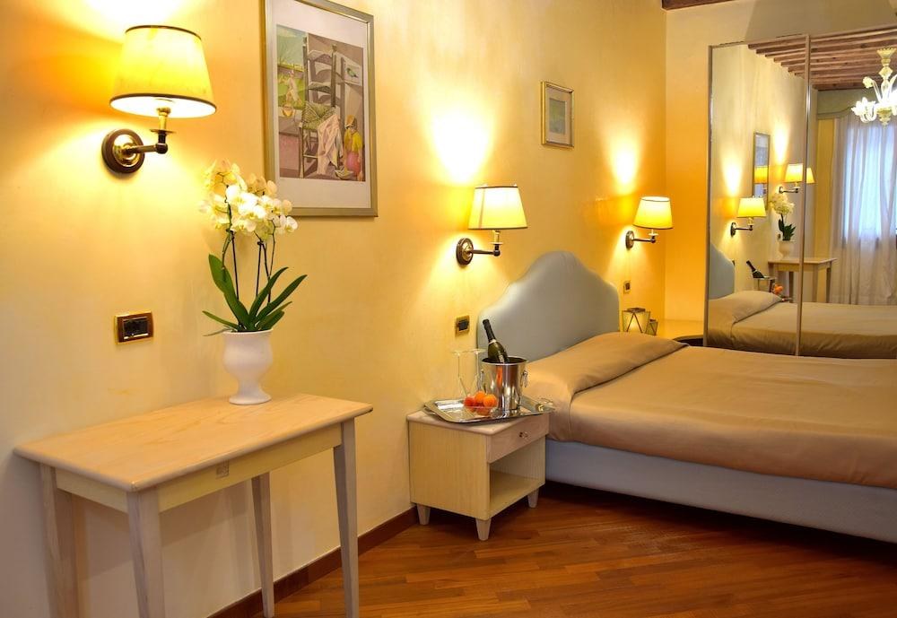 RESIDENZA FAVARO photo 2