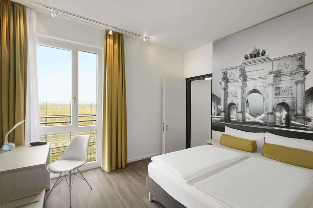 Super 8 by Wyndham Munich City West photo 3
