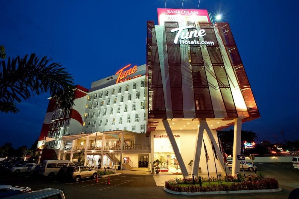 TUNE HOTELS DANGA BAY photo 2