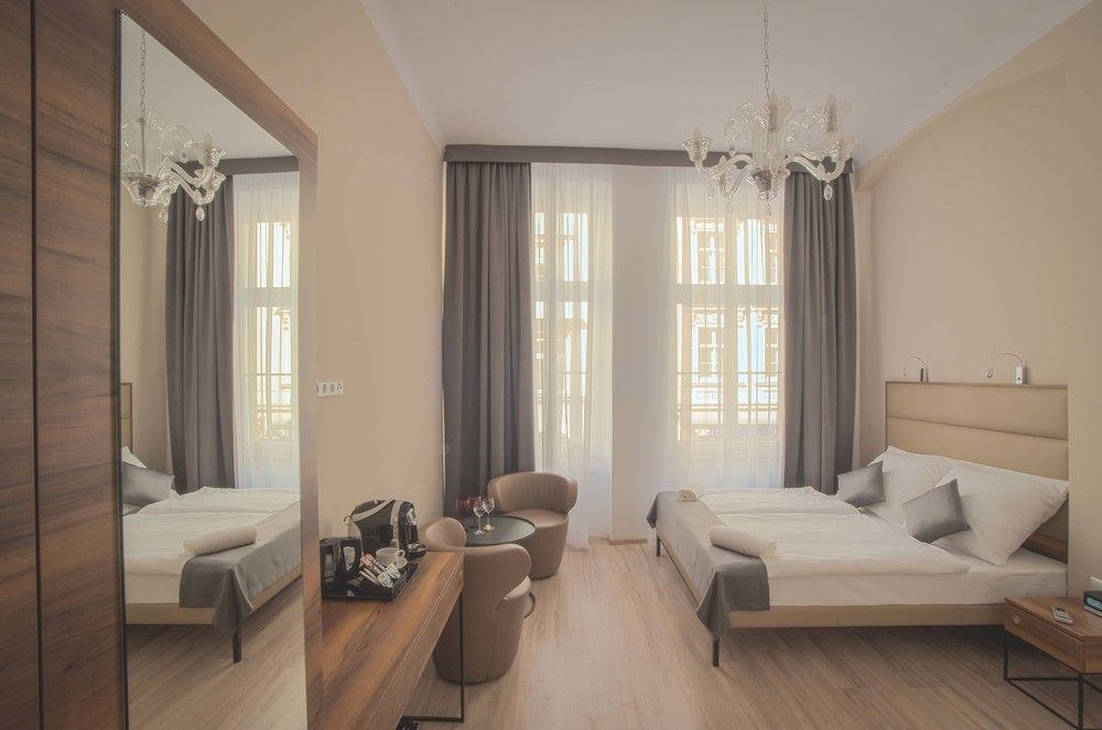 G12 Aparthotel